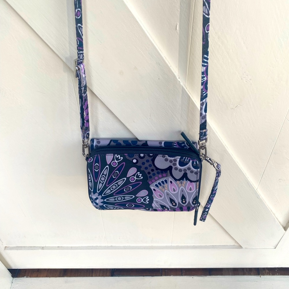 Vera Bradley crossbody purse/wallet.